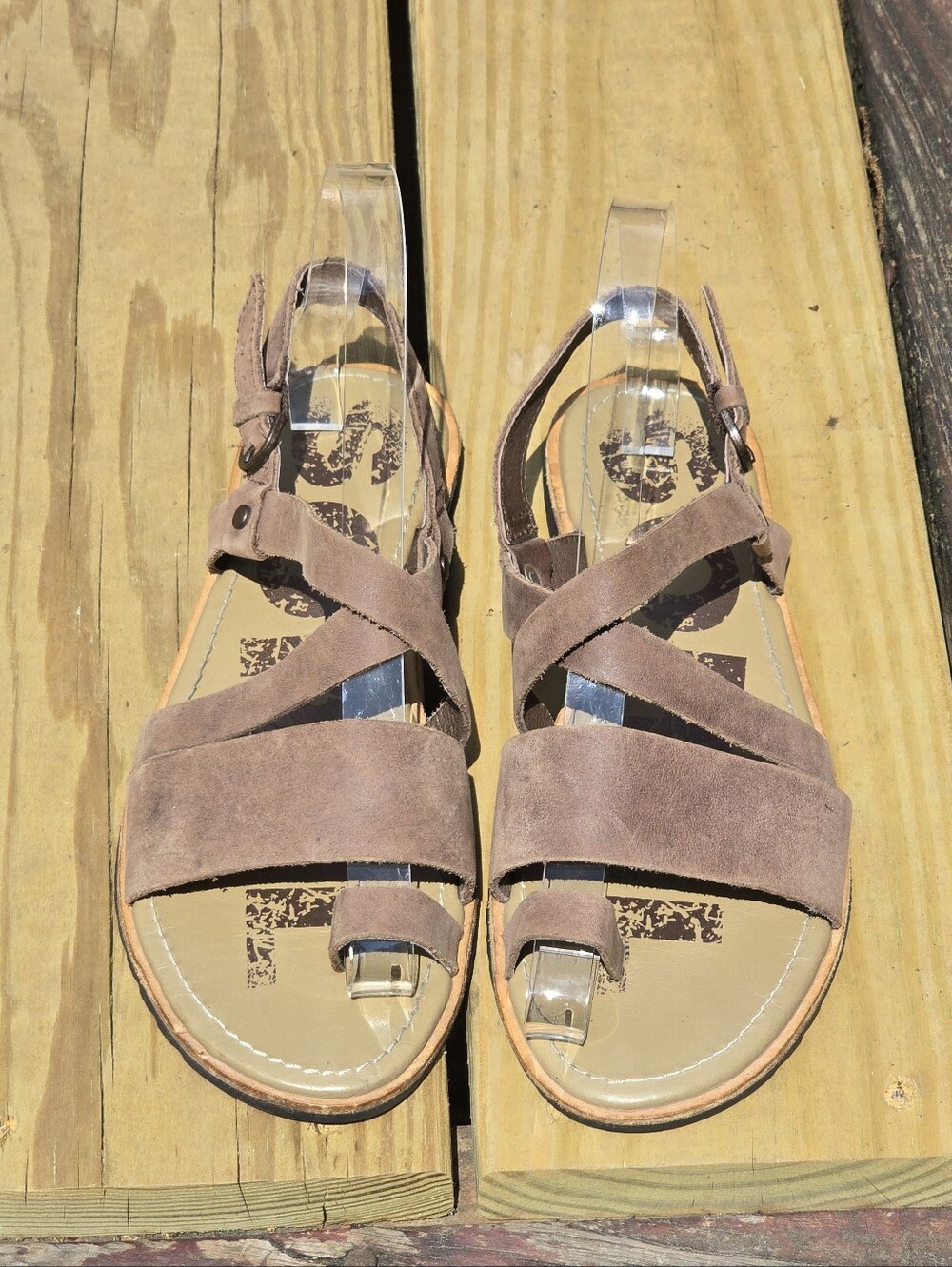 SOREL, Ella Criss Cross Toe Loop Sandal, Brown Leather, Sz 6.5 - Picture 3 of 10